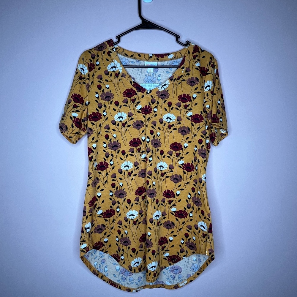 NWT LulaRoe Iris Short Sleeve Shirt
